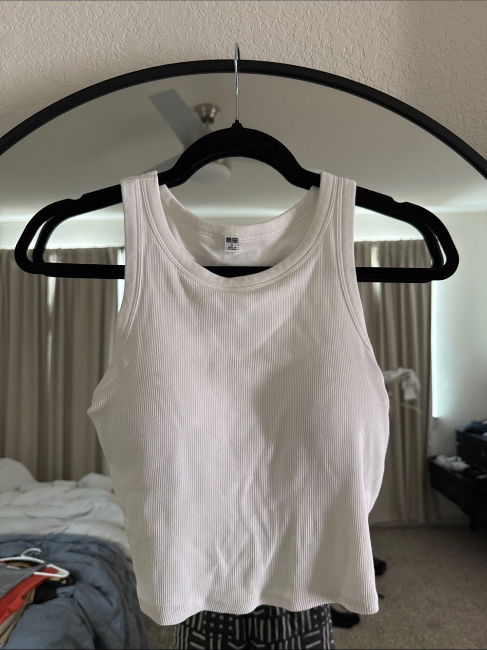 Uniqlo Padded White Ribbed Tank Top - Women's Cropped Sleeveless